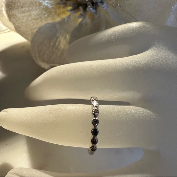 Authentic Diamond thin band (10kt) - Picture 5 of 9